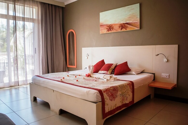 Hotel H�tel Des 2 Mondes