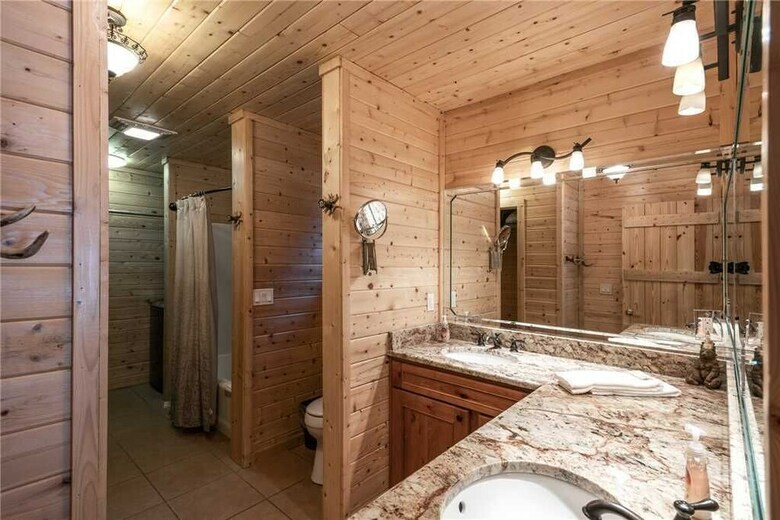 Eagle Creek Complex, Six Cabins, Indoor Heated Pool, Sleeps 28
