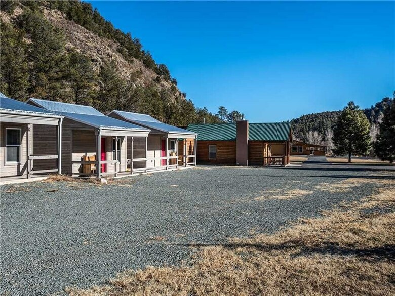 Eagle Creek Complex, Six Cabins, Indoor Heated Pool, Sleeps 28