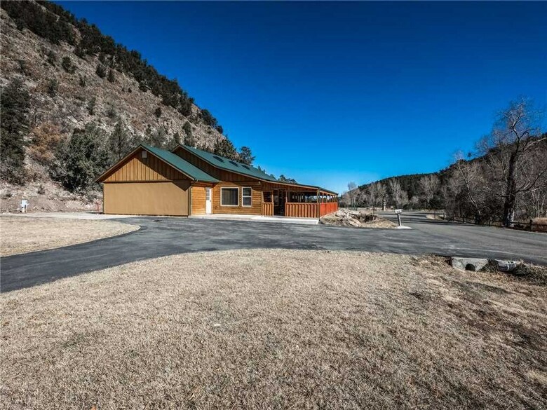Eagle Creek Complex, Six Cabins, Indoor Heated Pool, Sleeps 28