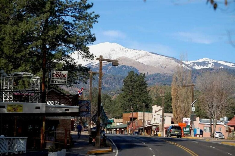 Eagle Creek Complex, Six Cabins, Indoor Heated Pool, Sleeps 28