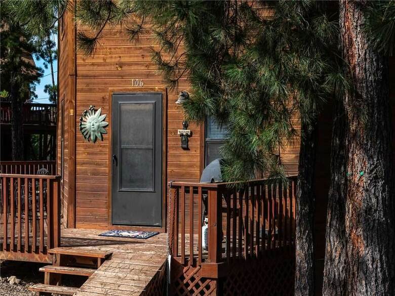 Cabana Horse Feathers, 3 Bedrooms, Pool Table, Sleeps 6