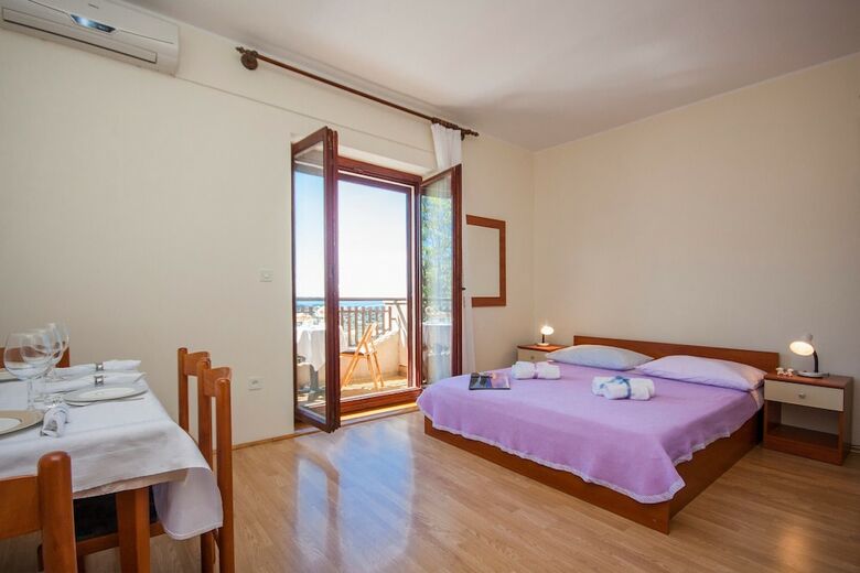 Hotel Apartments & Rooms Mikelin