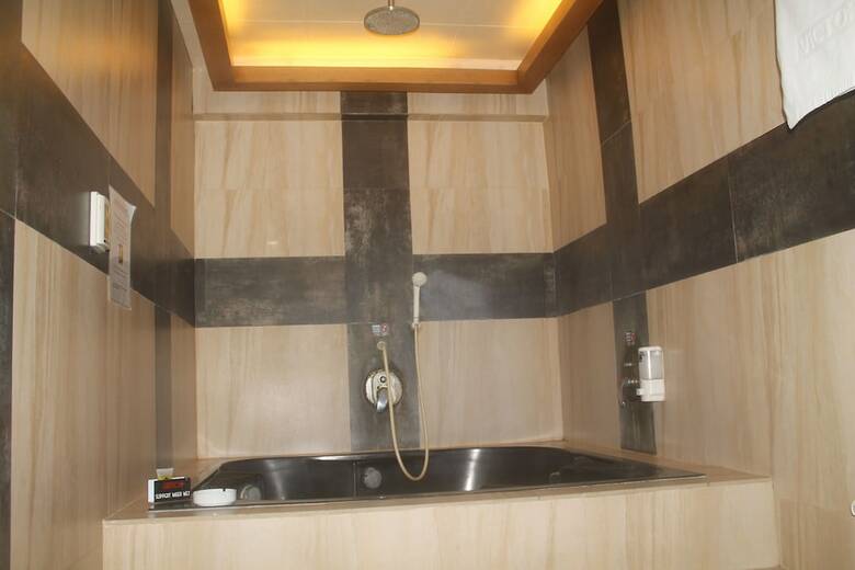 Hotel Victoria Court Gil Puyat