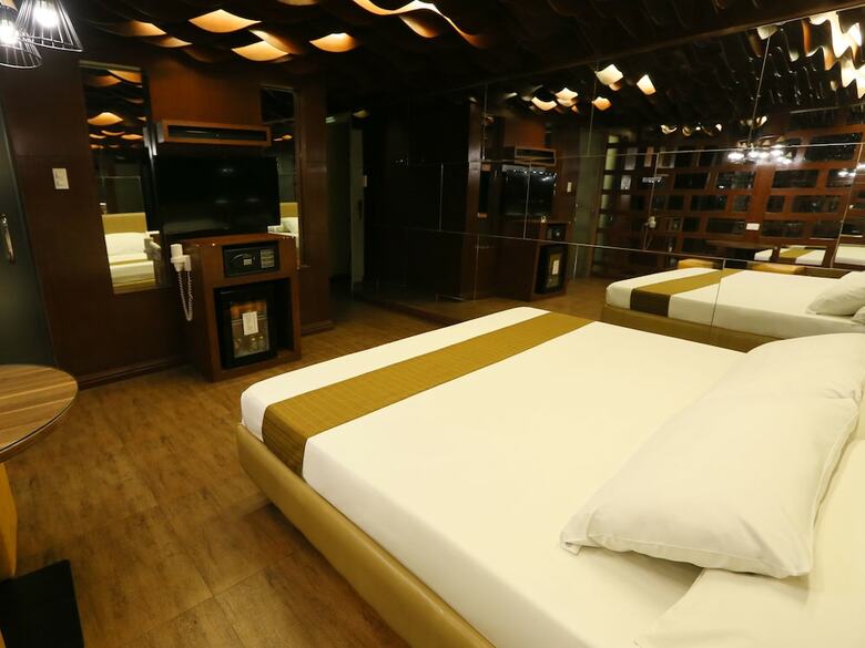 Hotel Victoria Court Gil Puyat
