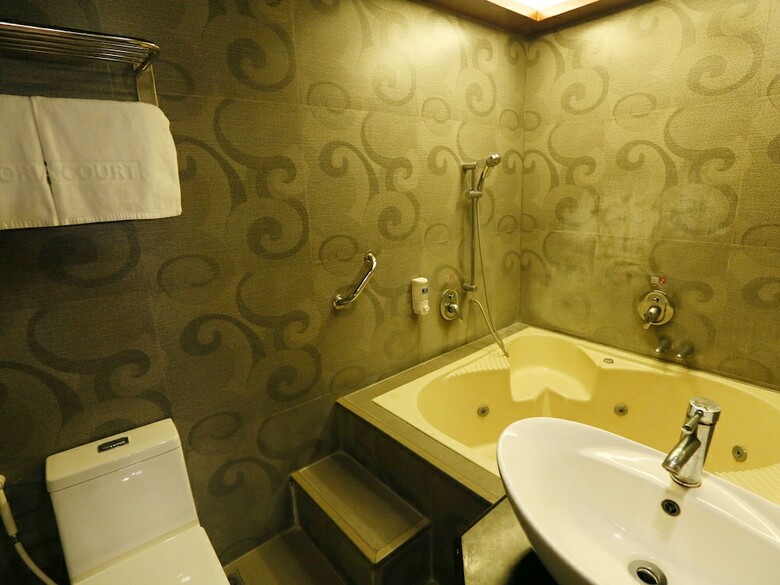 Hotel Victoria Court Gil Puyat
