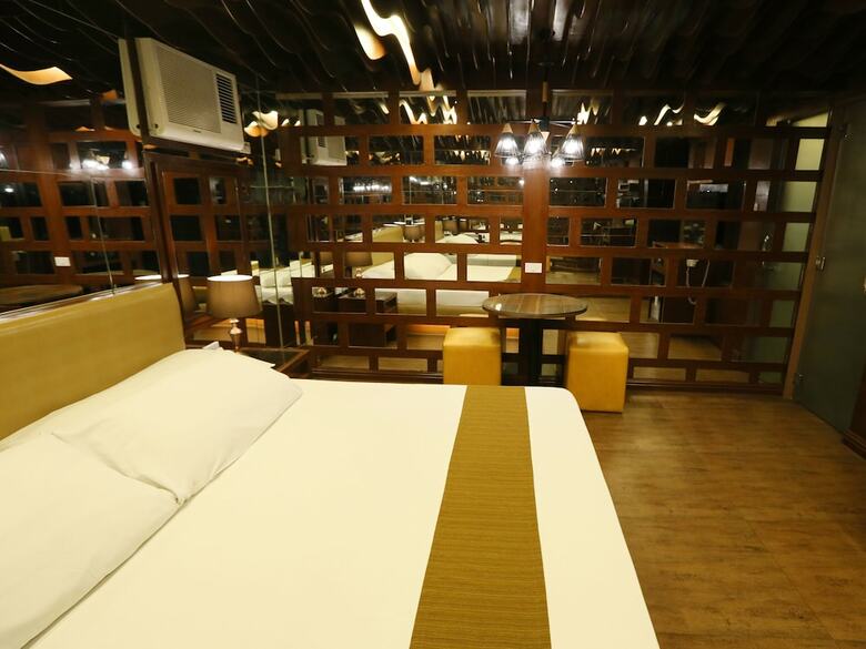Hotel Victoria Court Gil Puyat