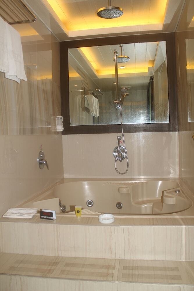 Hotel Victoria Court Gil Puyat