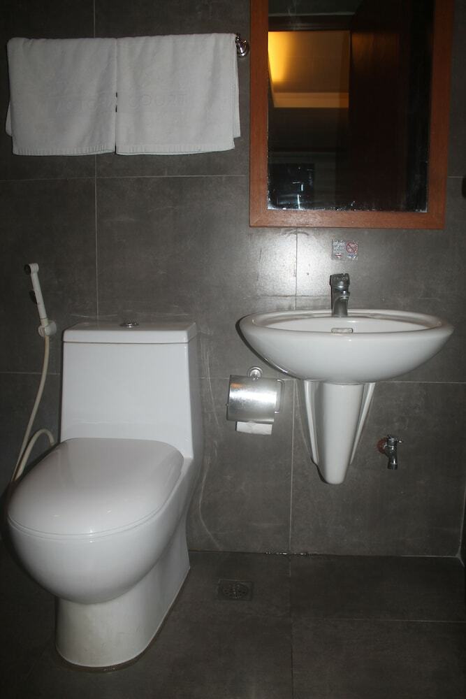 Hotel Victoria Court Gil Puyat