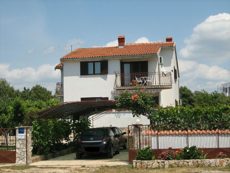 Apartmani Dragovi? Brodarica