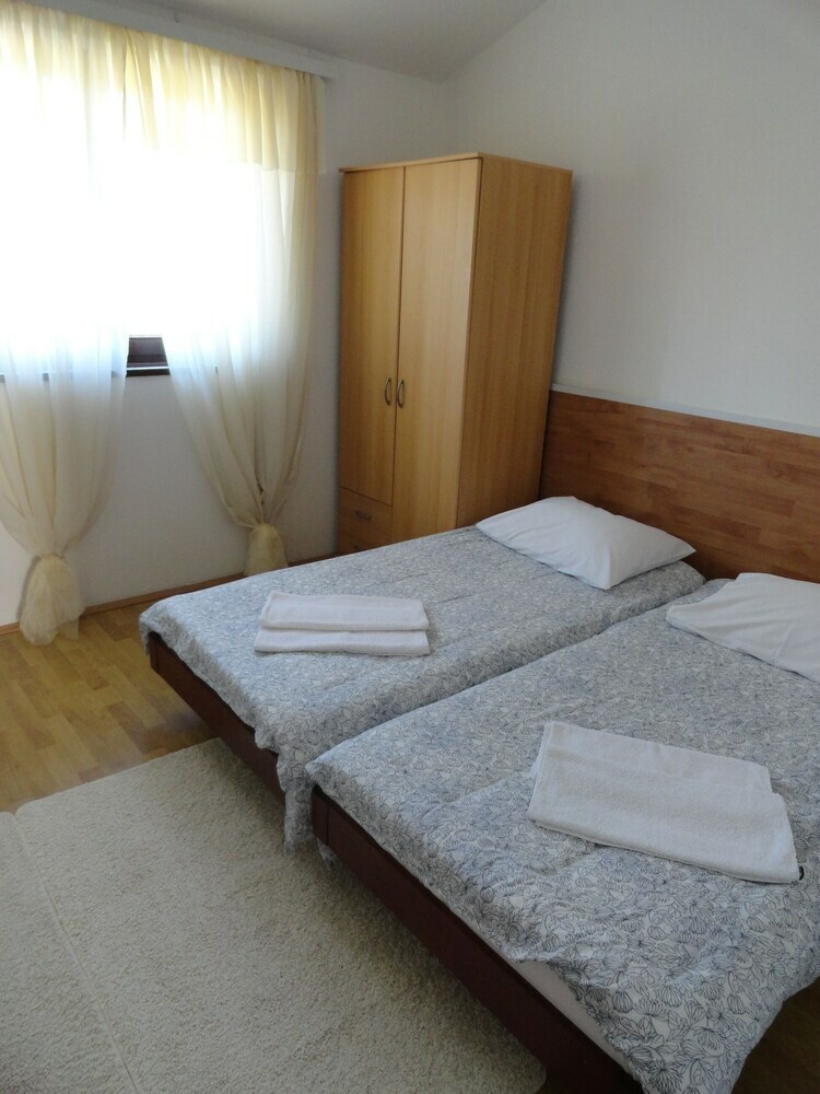 Apartmani Dragovi? Brodarica