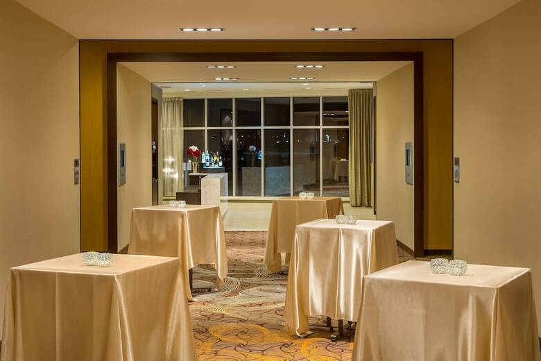 Hotel Courtyard By Marriott Calgary Airport