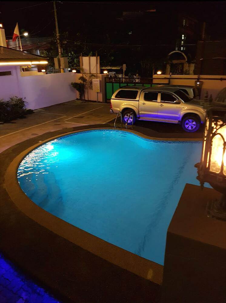 Hotel Southpoolside Tourist Inn