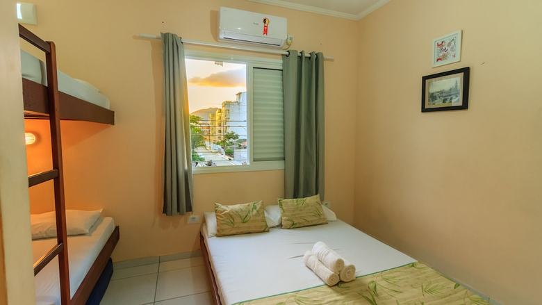 Hostal Guaruj� Hostel