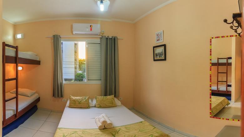 Hostal Guaruj� Hostel