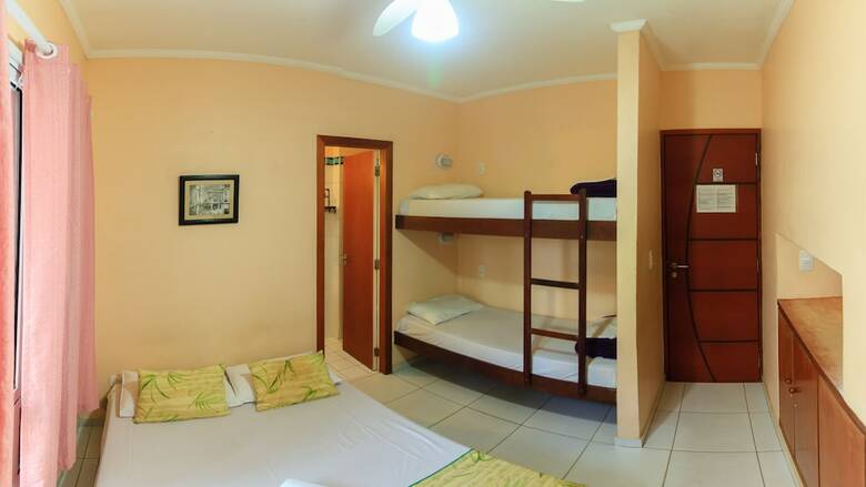 Hostal Guaruj� Hostel