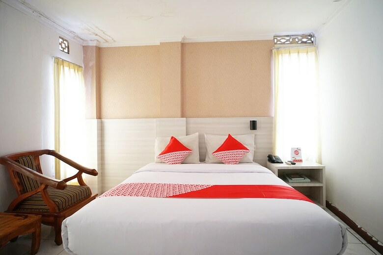 Capital O 2885 Hemra Hotel