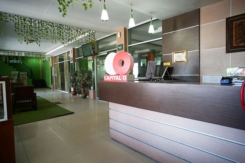 Capital O 2885 Hemra Hotel
