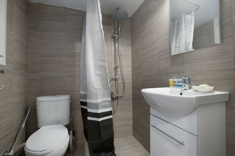 Kolonos - A Renovated Apartment