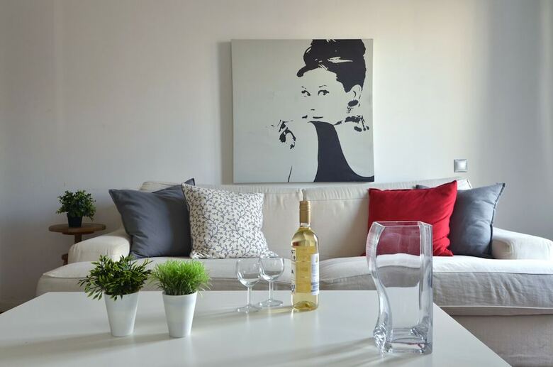 Kerameikos, A Lovely Apartment