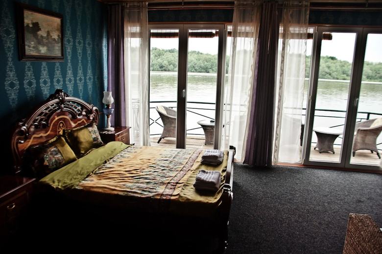 Hostal Hostel Otard