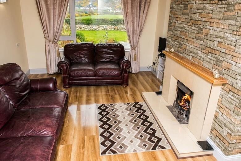 3-bed House In Clonmany With Panoramic Hillside Se