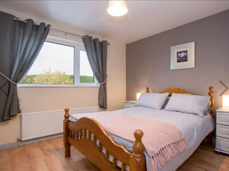 3-bed House In Clonmany With Panoramic Hillside Se