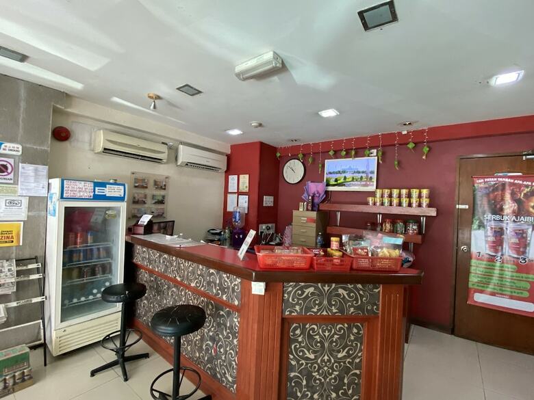 Oyo 89997 Kurnia Hotel