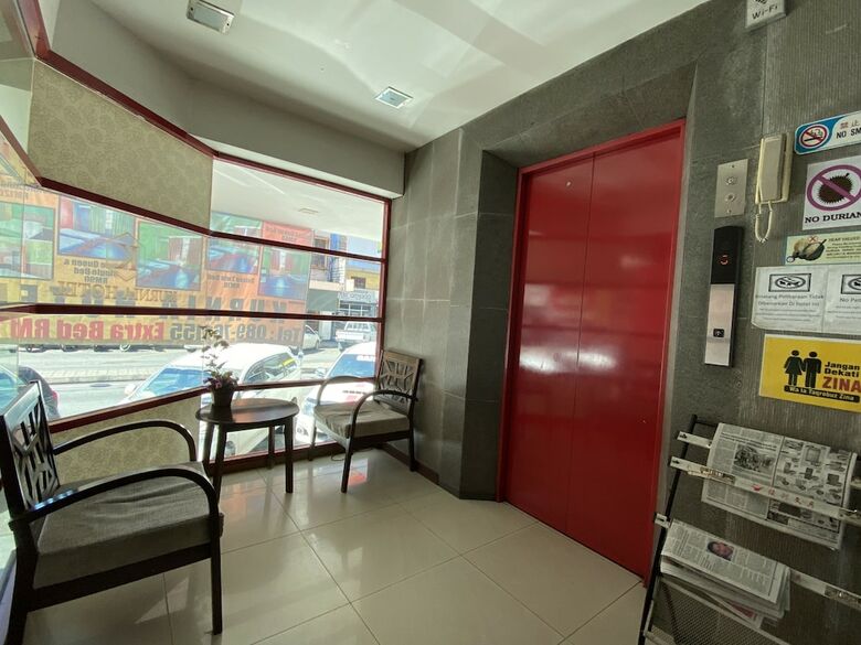 Oyo 89997 Kurnia Hotel