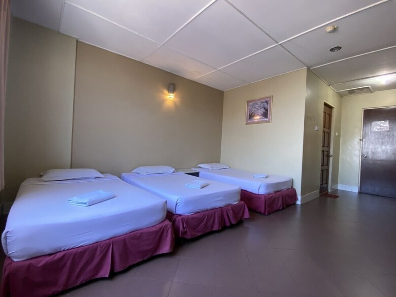 Oyo 89997 Kurnia Hotel