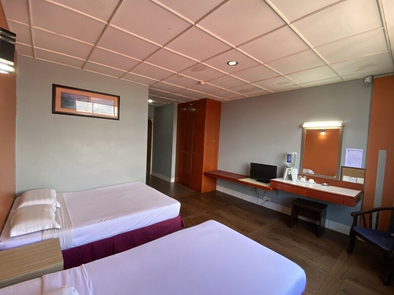 Oyo 89997 Kurnia Hotel