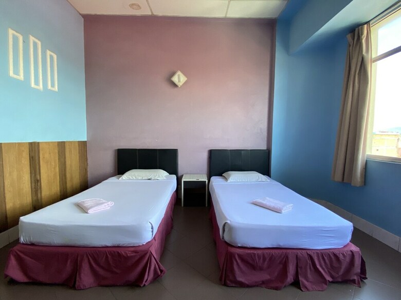 Oyo 89997 Kurnia Hotel