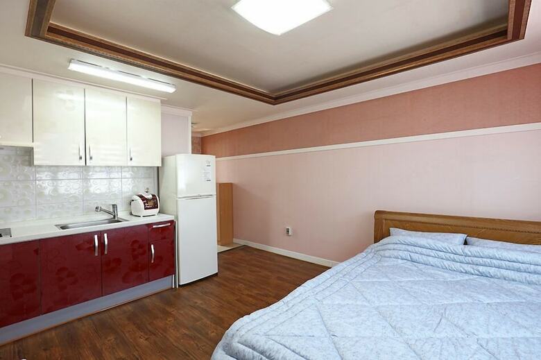 Tongyeong Beach Road Pension