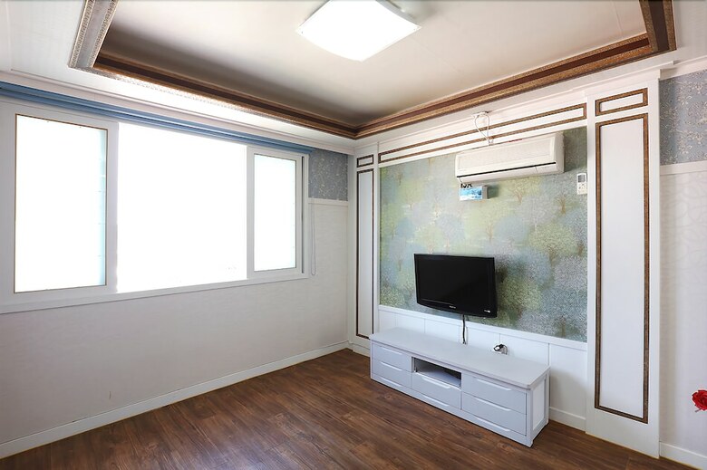 Tongyeong Beach Road Pension
