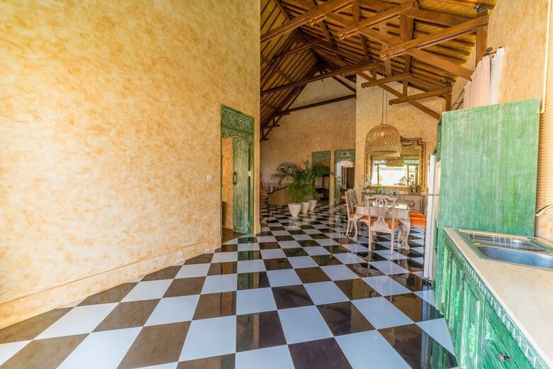 Villa Secret Estate