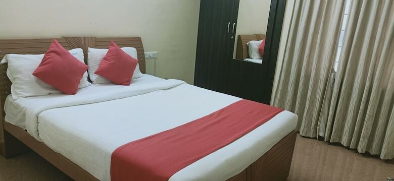 R Hotel - Manapakkam