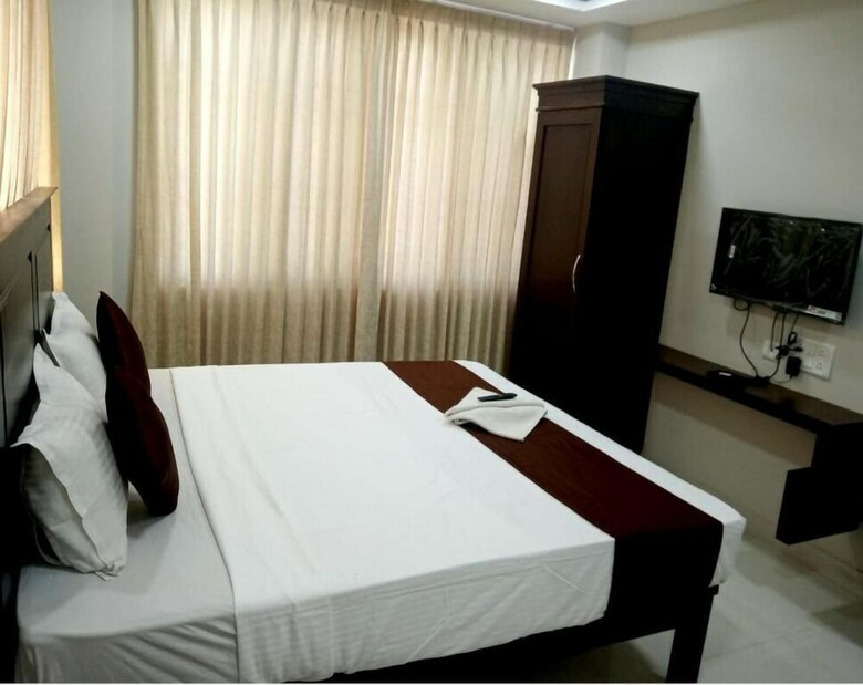 Hotel Rithikha Inn Crest