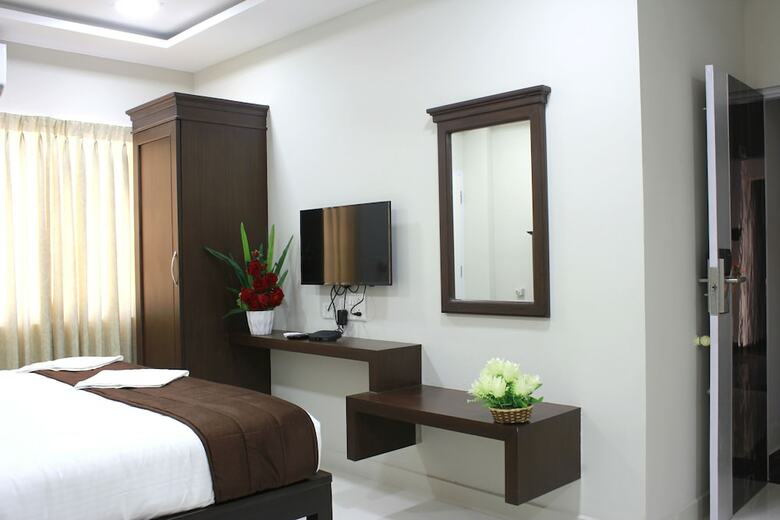 Hotel Rithikha Inn Crest