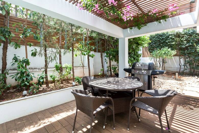 Villa Lillium With Pool & Garden