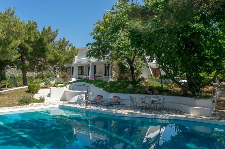 Villa Oasis, Coastal Villa With Pool And Garden