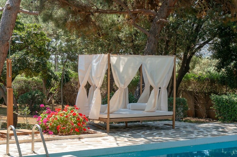 Villa Oasis, Coastal Villa With Pool And Garden