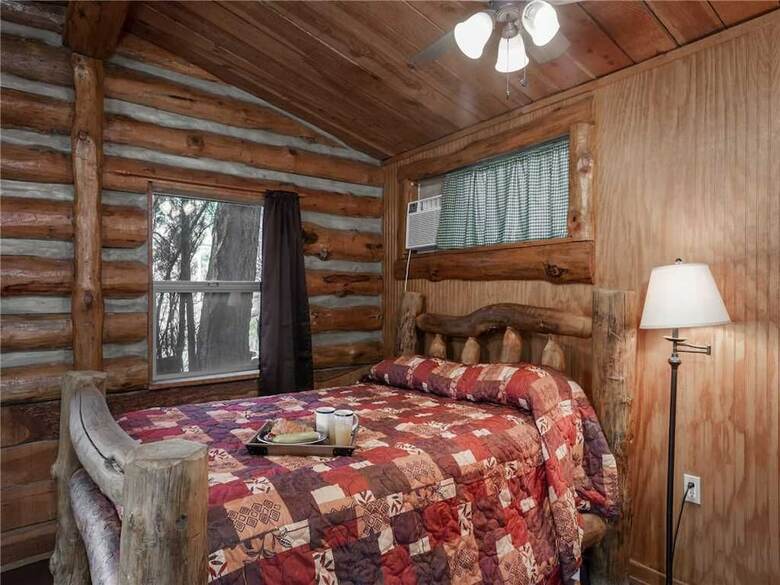 Cabana Dancing Bear, 2 Bedrooms, Front Porch, Midtown, Sleeps 6