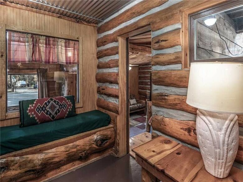 Cabana Dancing Bear, 2 Bedrooms, Front Porch, Midtown, Sleeps 6