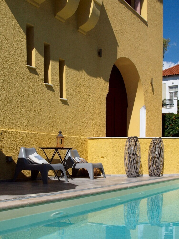 B Residence Coastal Villa With Pool
