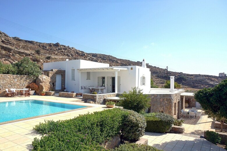 Villa Benjamin Button With Pool In Agrari Beach