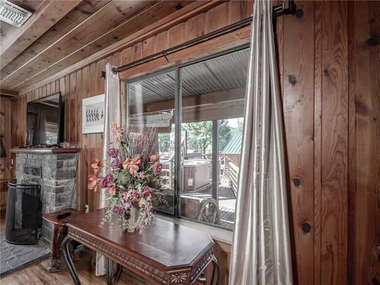 Alpine Cabin, 3 Bedrooms, Hot Tub, Deck, Sleeps 8