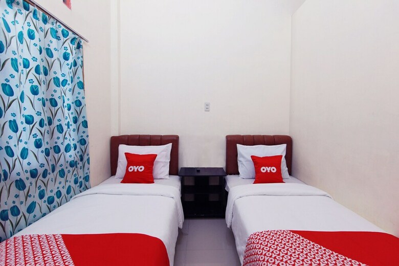 Hotel Oyo 1440 New Sejarah