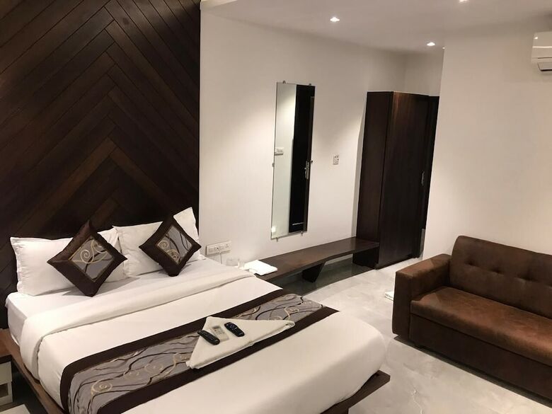 Hotel Flora Suites