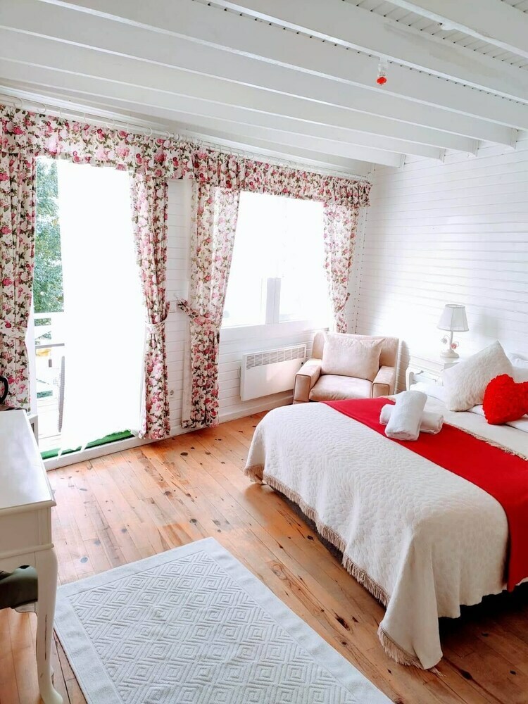 Hotel Lotus Restaurant & Home