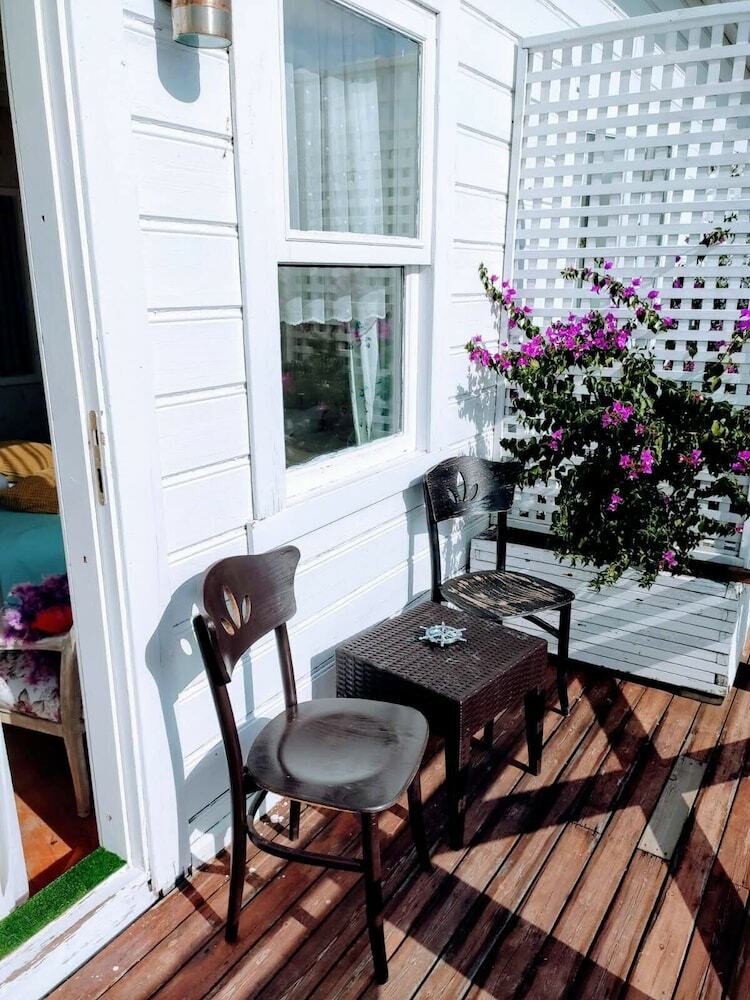 Hotel Lotus Restaurant & Home